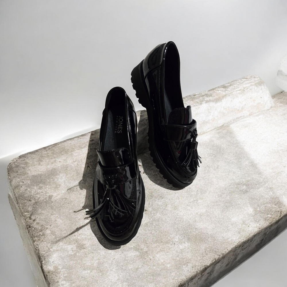 Jones New York Black Patent Tassel Lug Loafers Size 8 NWOB.